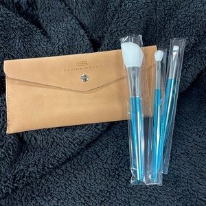Elaina Badro set of 3 makeup brushes Baby Blues